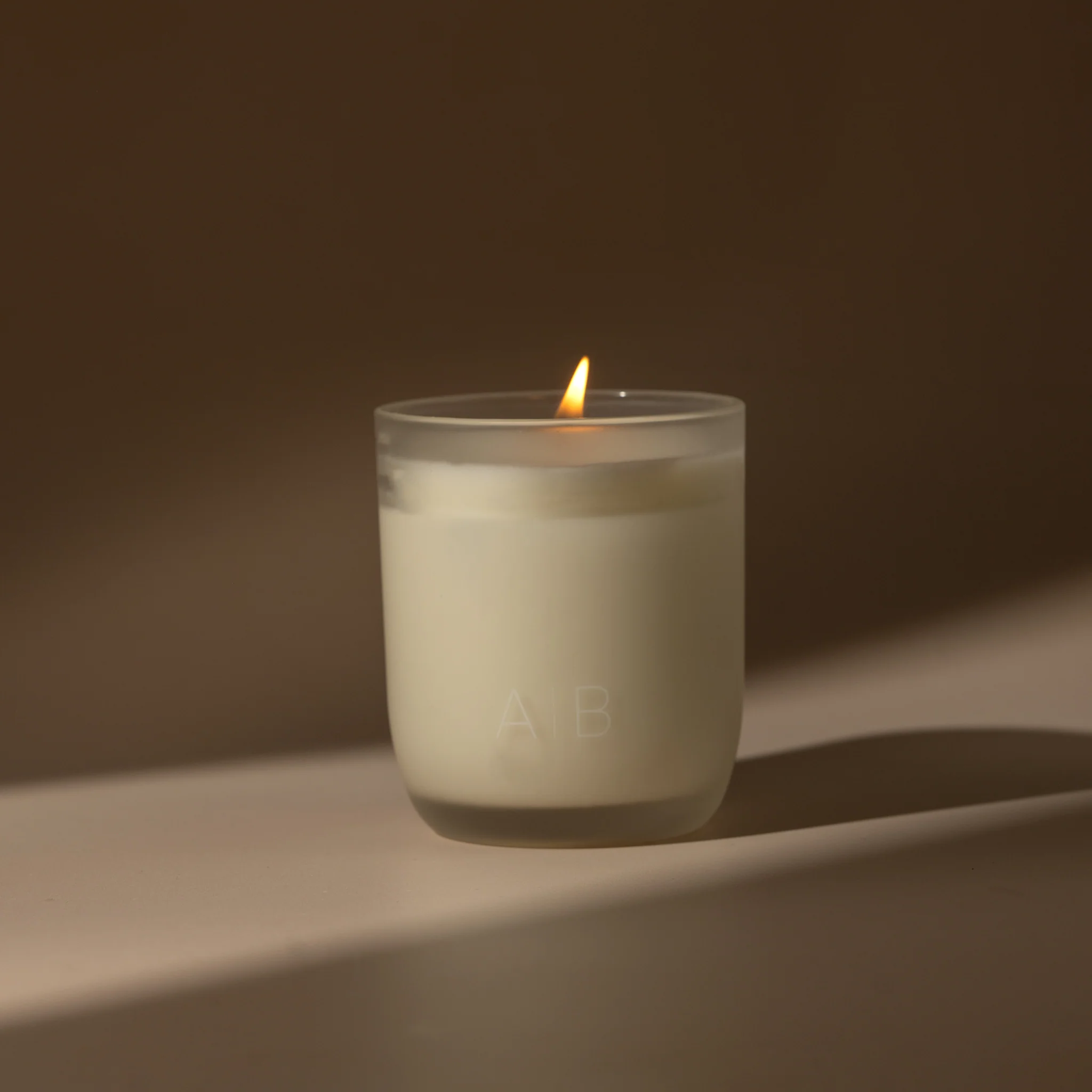 Bergamot, mandarin, lemon, neroli, jasmine and amber Arthur Betsy 200g candle - Image 3